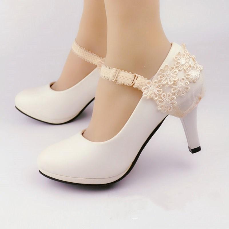 Černé krajkové lodičky na vysokém podpatku s protiskluzovou úpravou a línými tkaničkami