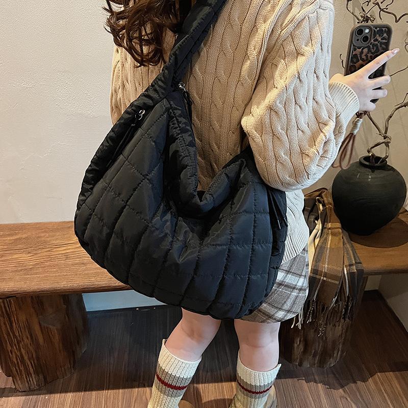 Bag Women's 2025 Spring New Niche Design Folded Large Bag Casual Personality Lightweight Large Capacity Tote Bag