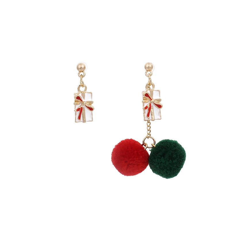 Ins Asymmetric Cute Hairball Christmas Earrings, European and American New Accessories, Less Heart Earrings Earrings