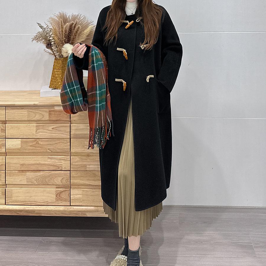 Hepburn Style Mid-Length Black Horn Buckle Wool Coat for Petite Women - 2025 Autumn/Winter Collection