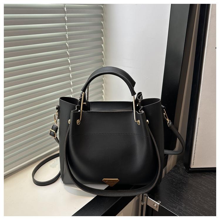 

Новая ретро-сумка женская 2025 новая популярная сумка через плечо, большая вместительная сумка-тоут, сумка-мессенджер чёрный