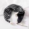 Nuovo versatile piccola coda perla fibbia magnetica foulard quadrato foulard di seta donna primavera estate abbinamento camicia decorazione professionale foulard sottile
