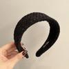 Chic Coco-Style Plaid Knitted Headband: High-End Slimming Hair Accessory with Versatile Wide Brim