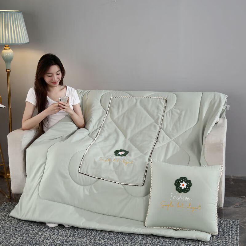 

YEKEROLAN Embroidered Freesia Cushion Blanket