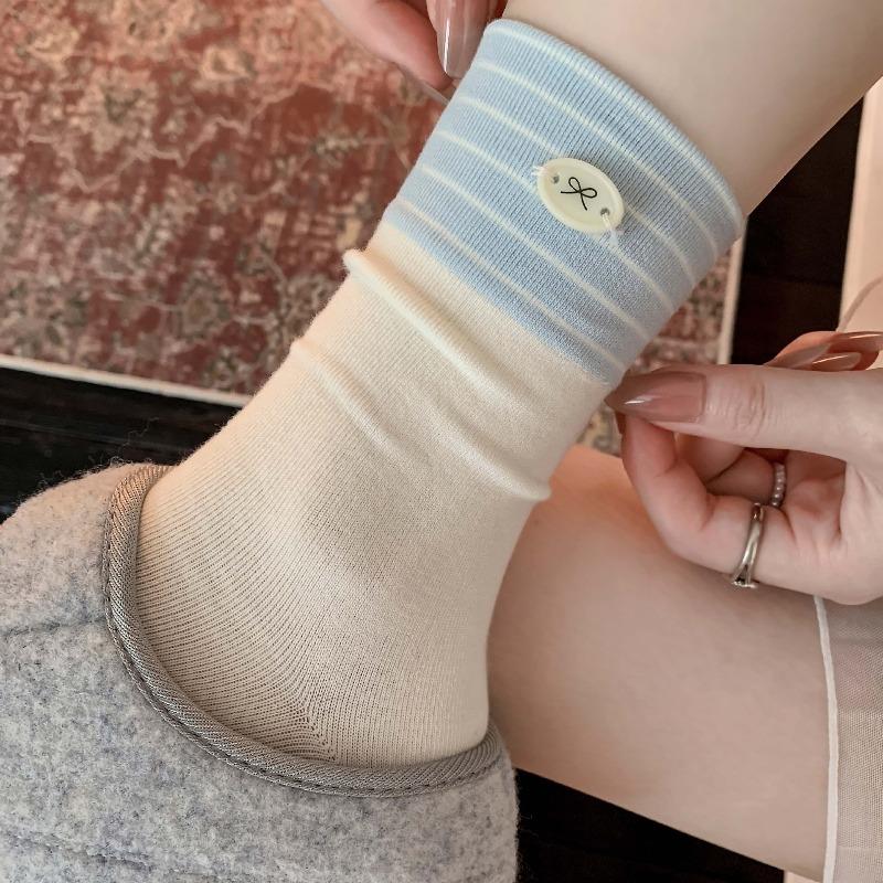 Fall/Winter Kids' Ballet-style Buttoned Bowknot Gray Mid-Calf Leggings with School-Age Stripes and Colorful Patchwork Socks