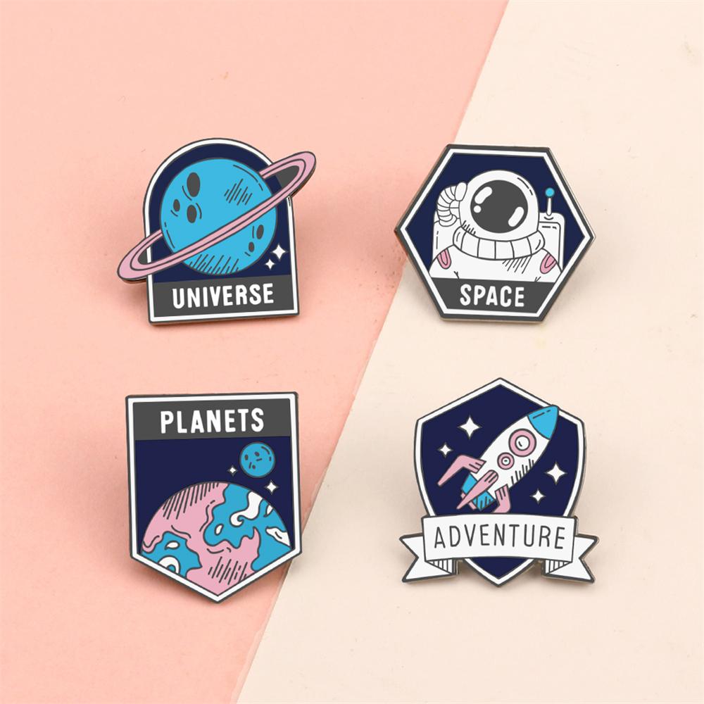 Creative Explore Universe Lapel Pins Space Astronaut Planet Adventure Brooches for Kids Friends Cartoon Custom Bag Badge Jewelry