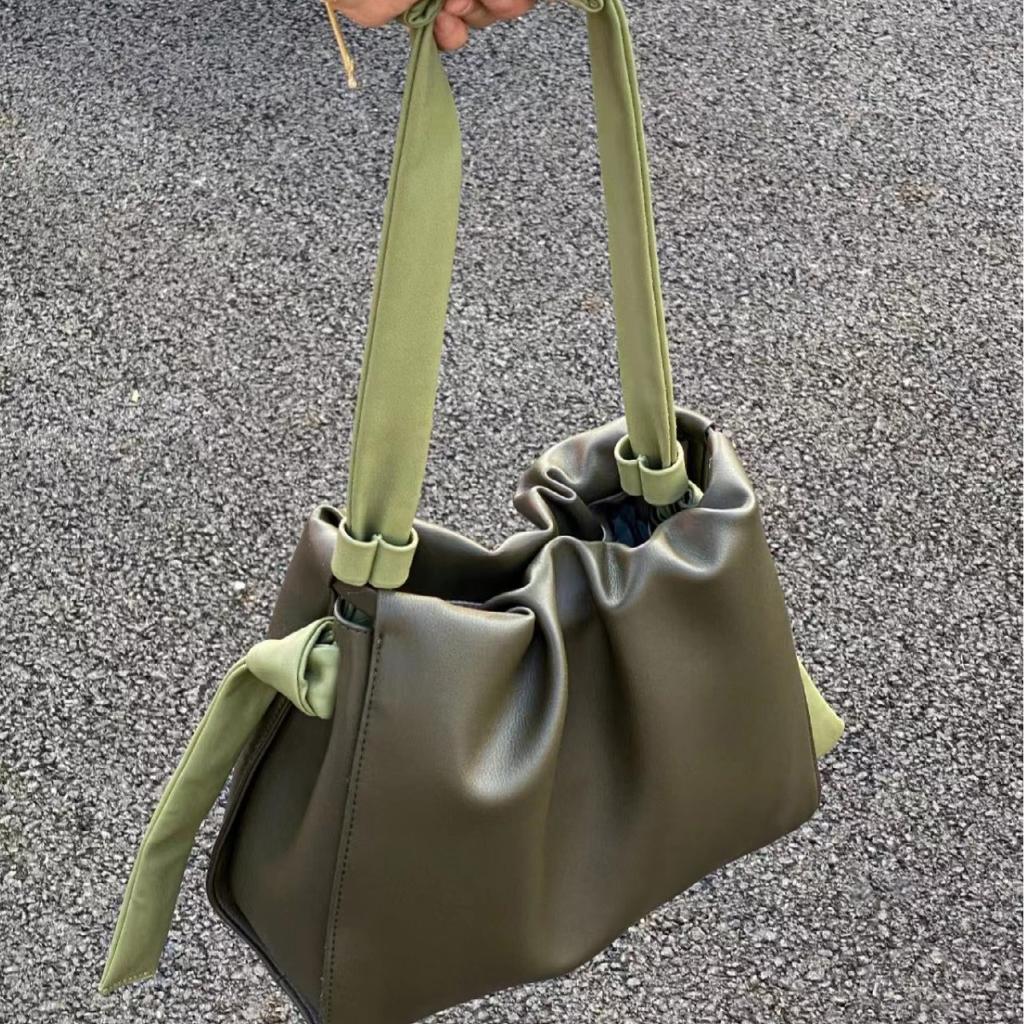 French Niche Cloud Bag Women's New Fashion Contrasting Color One-shoulder Crossbody Women's Bag Hand Bucket Bag Bag Bag Bag