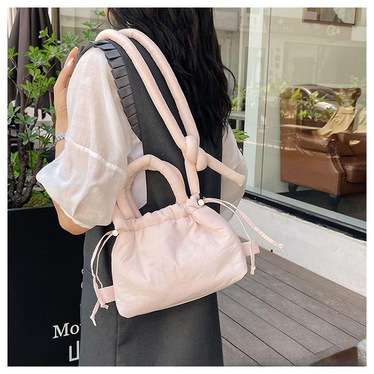 Damen Casual Einzelschultertasche Große Kapazität Nyl Rucksack Damen Daunenbaumwolle Winter Tragetasche Tragbare Make-up Handtasche