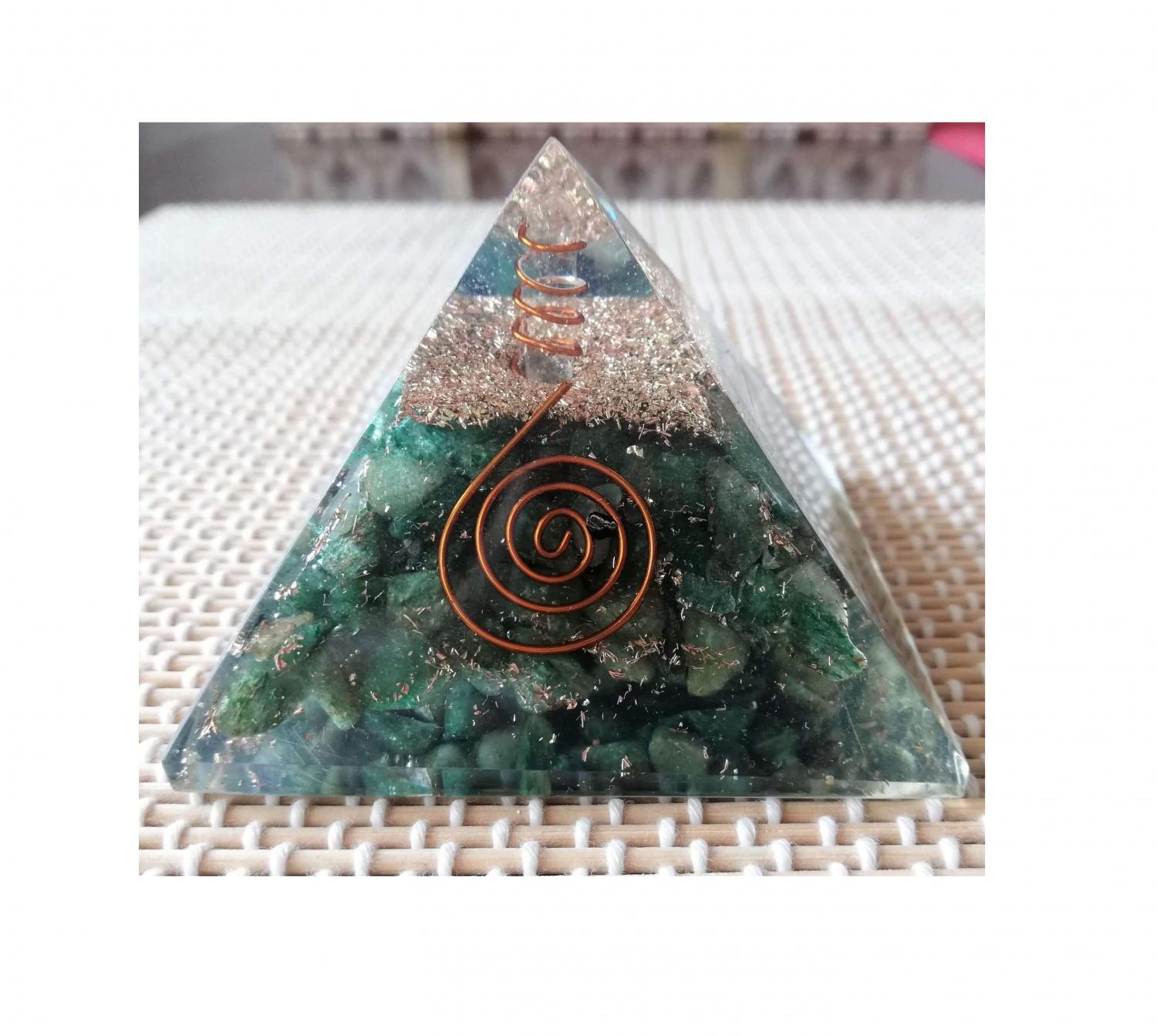 Оргонитовая Пирамида с Жадеитом для Рэйки, Real Green Jade Orgonite Pyramid For Reiki, Kalyan Puja