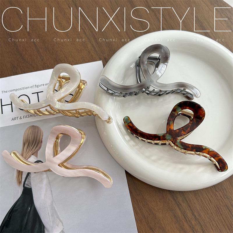 Luxury Women's Large Hair Claw Clip - New 2023 Celebrity Style Shark Headpiece