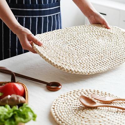 Tappetino per tavolo da pranzo intrecciato in pelliccia di mais, isolante termico, portavasi, sottobicchieri rotondi, bevanda per caffè, tazza da tè
