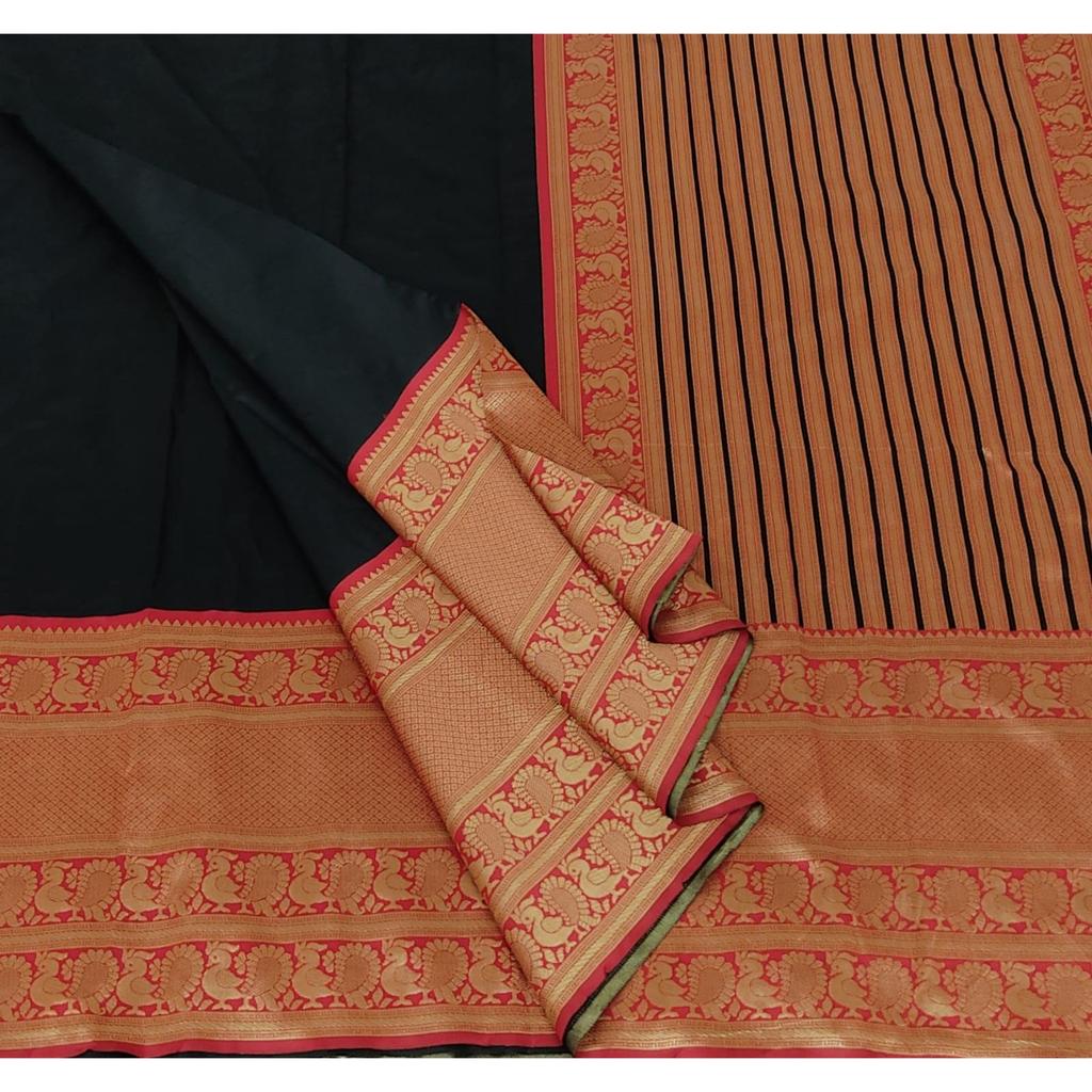 Banarasi Weiche Seidensarie. Bluse (Muss je nach Größe und Passform genäht werden)