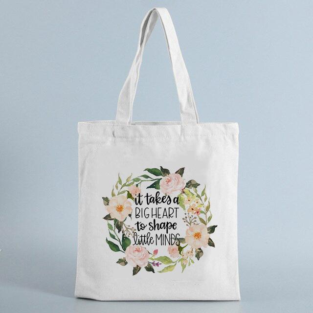 Chce to velké srdce formovat malé mysli Plátěná opakovaně použitelná nákupní taška Učitel Ramenní látkové tašky Módní dárek Nákupní taška