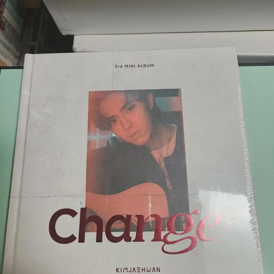 

3-й мини-альбом Ким Джэхвана Change запечатан