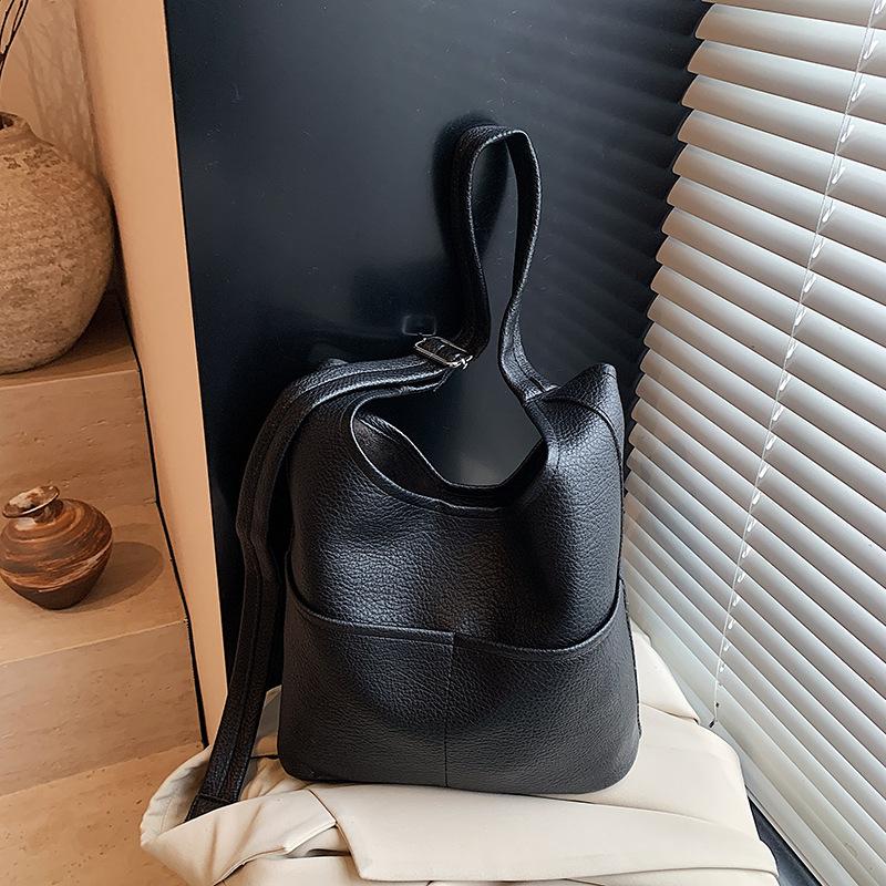 Casual large-capacity bag women's new fashion commuter shoulder messenger bag popular retro bucket bag