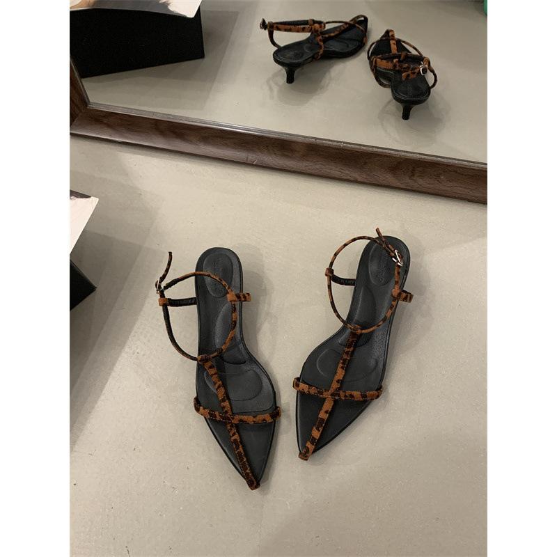 

Pointed one-word buckle with beach sandals women s 2025 Korean version of summer simple cross thin strap open-toed women s shoes 39 цветной печати леопарда