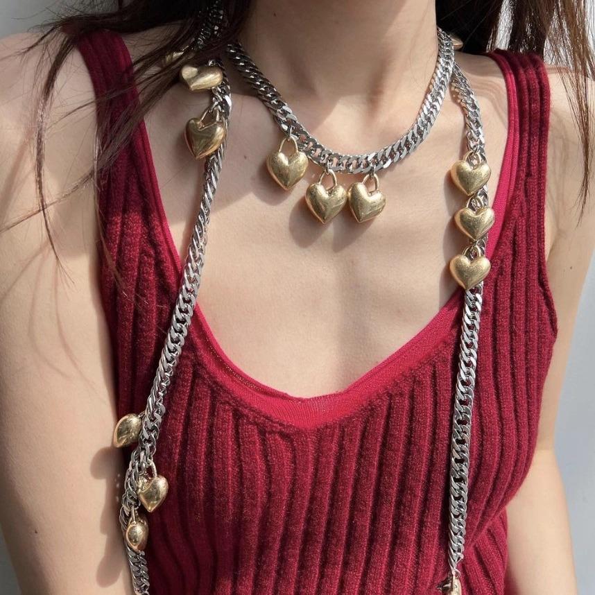 

Niche High-End Metal Heart Pendant Necklace & Body Chain for Men and Women