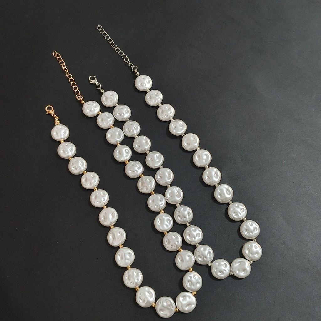 European-American Baroque Retro Clavicle Necklace: Irregular Flat Round Bead Design for Women