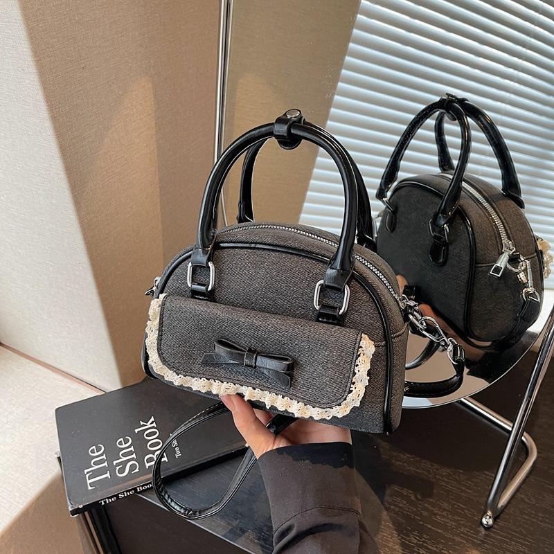 

Stylish and sweet handbag women s new niche design ballet style small square bag simple messenger bag чёрный