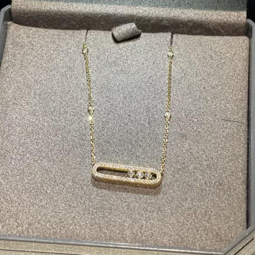 Colier Elegant Mei Family Aur Roz: Pandantiv Geometric Mic cu Trei Diamante Complete pentru Femei