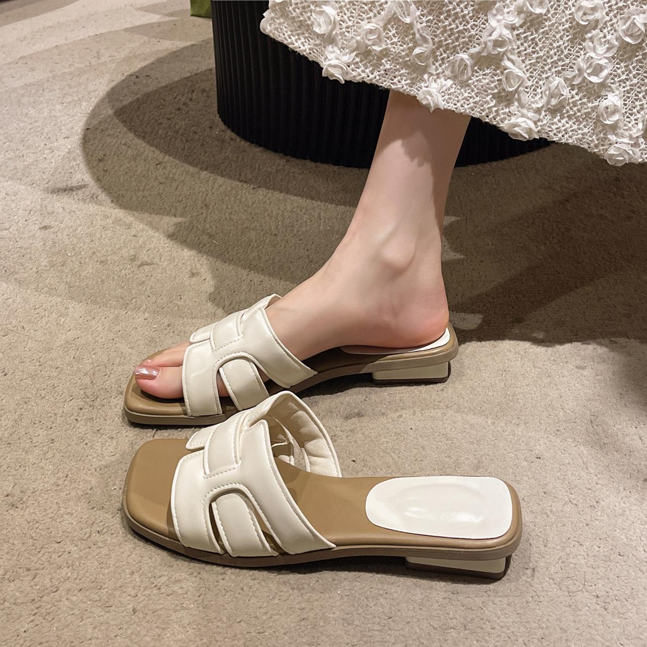 

Flat-bottomed slippers women wear fashionable beach sandals in the summer of 2025, versatile Internet celebrity temperament 40