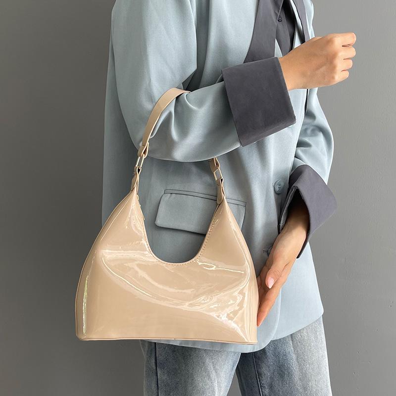 Retro patent leather glossy underarm bag women's bag 2025 new niche design versatile high-end texture commuter handbag