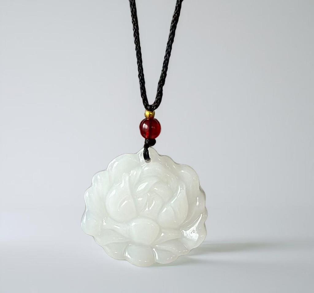 Imitation Hetian Jade Lotus Anhänger Halskette für Damen - Weißer Jadeblumen-Aufblühender Wohlstand Design