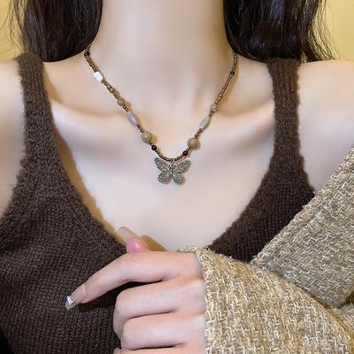 BLINGBAY Dámský náhrdelník s přívěskem Náhrdelník s motýlem Retro vílí styl Svetrový řetízek Všestranná dekorace na podzim a zimu Moderní šperk Dárek