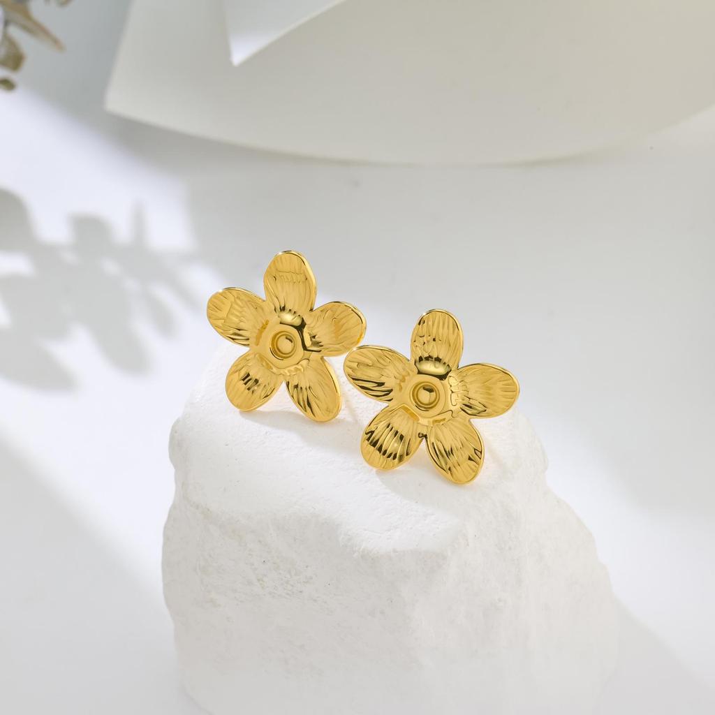 Personality Design Five-Petal Flower Stud Earrings Fashion Temperament Elegant Titanium Steel Earrings Women Do Not Fade Versatile