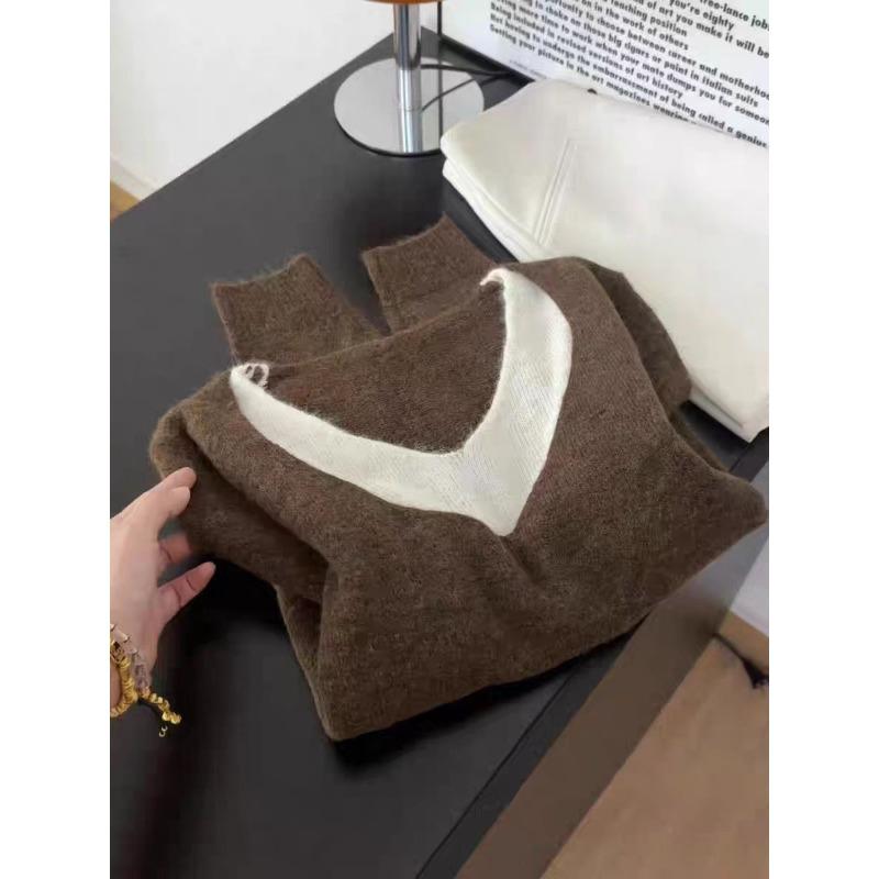

Maillard contrasting color fake two-piece sweater women s chic high-end sense versatile loose warm knitted sweater autumn and winter One size