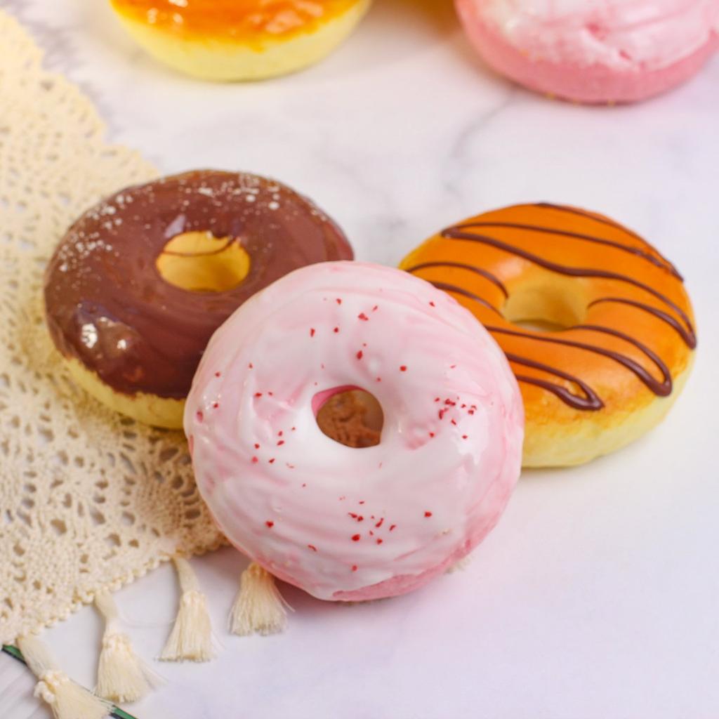 1Pcs Online Celebrity Explosions Soft Fragrant Slow Rebound Jam Doughnut Bread Model Handmade Super Soft Decompression Shooting