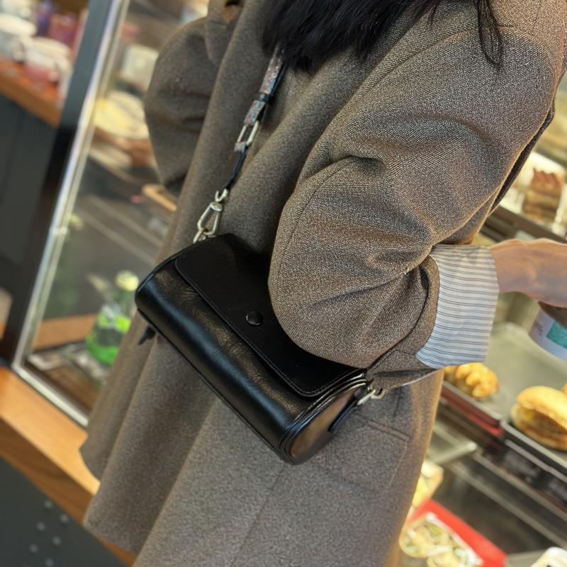 

Ретро универсальная маленькая сумка Сумка кроссбоди женская новая из коровьей кожи женская сумка Сумка под мышкой Сумка на плечо чёрный