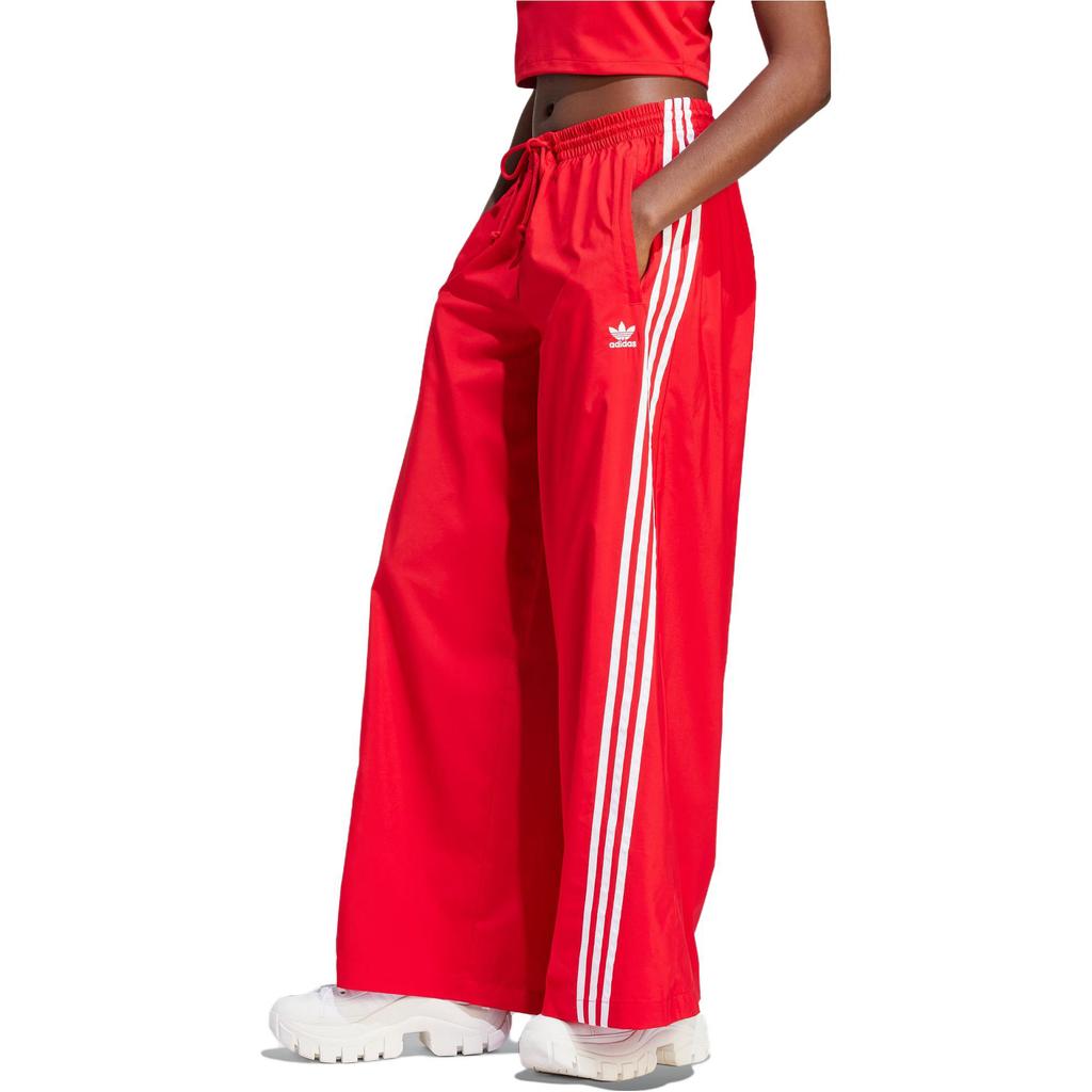 adidas Originals Trefoil Spice Girl Series – Entspannte Trainingshose mit weitem Bein und drei Streifen – Damen Unterteile Rot IV9315