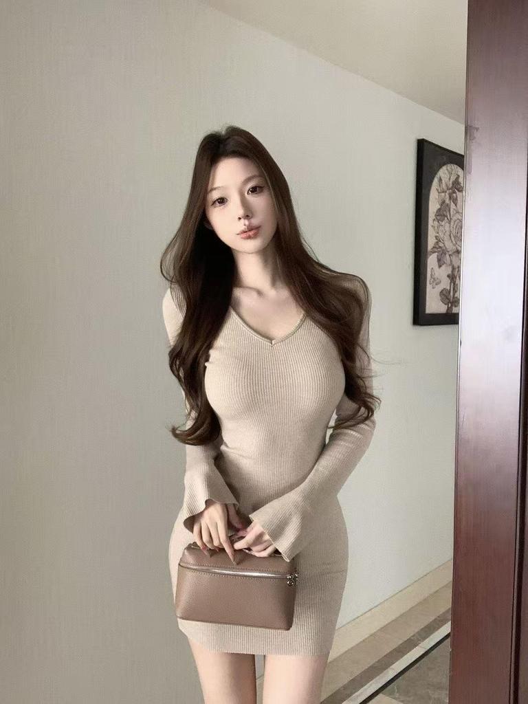 Spicy V-Neck Knit Dress: 2026 Slimming Hip-Hugging Style