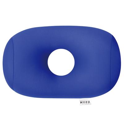 MOGU Orifício Portátil Feito em uma almofada de contas que suporta seu Feito com pó esta almofada compacta em azul royal é lavável à mão e perfeita para as costas