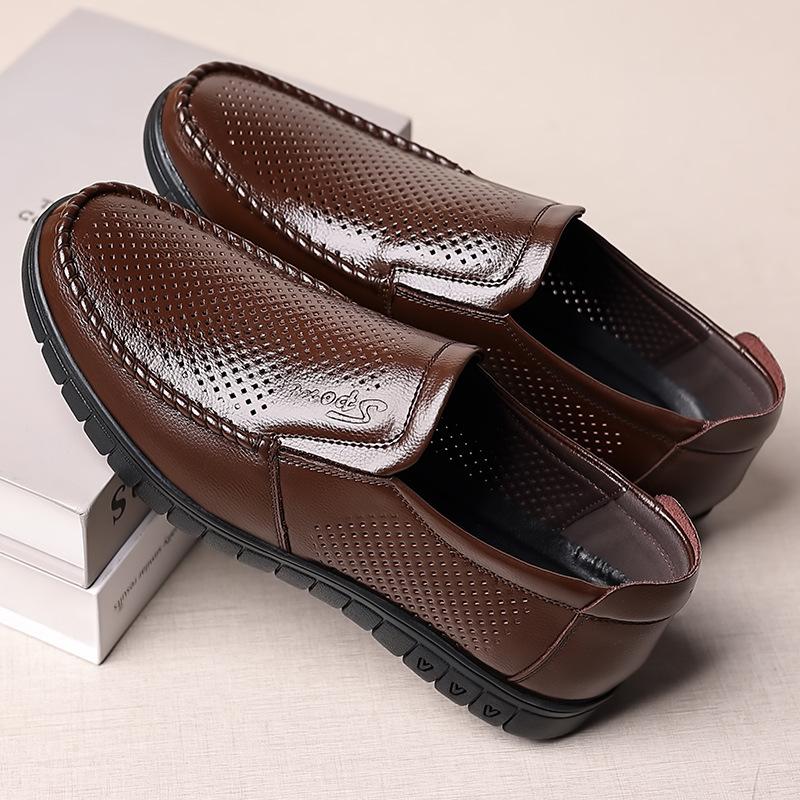 2025 new men's shoes summer sandals leather breathable hollow leather shoes men's casual hole shoes middle-aged and elderly fathers