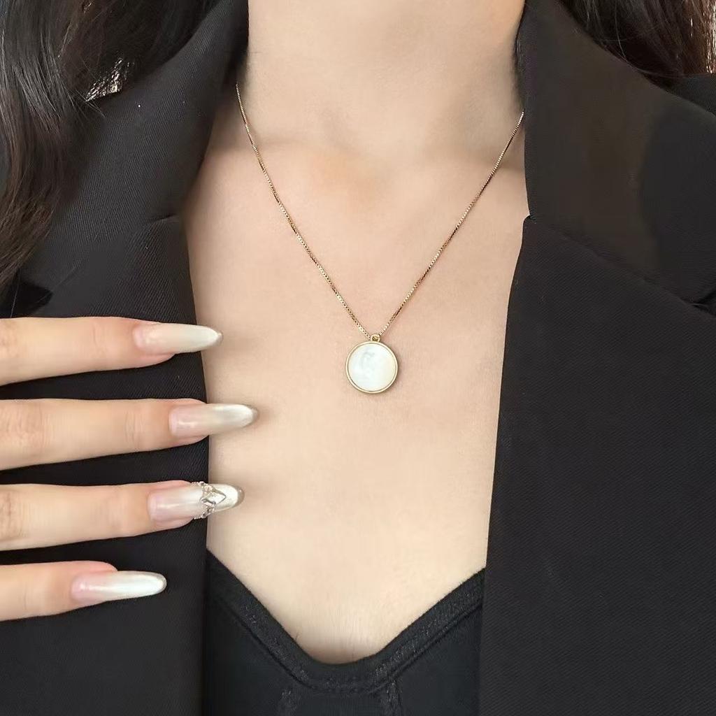 Simple Geometric Mother Shell Pearl Necklace Light Luxury Metal Chain Exquisite High Sense Elegant Temperament Collarbone Chain