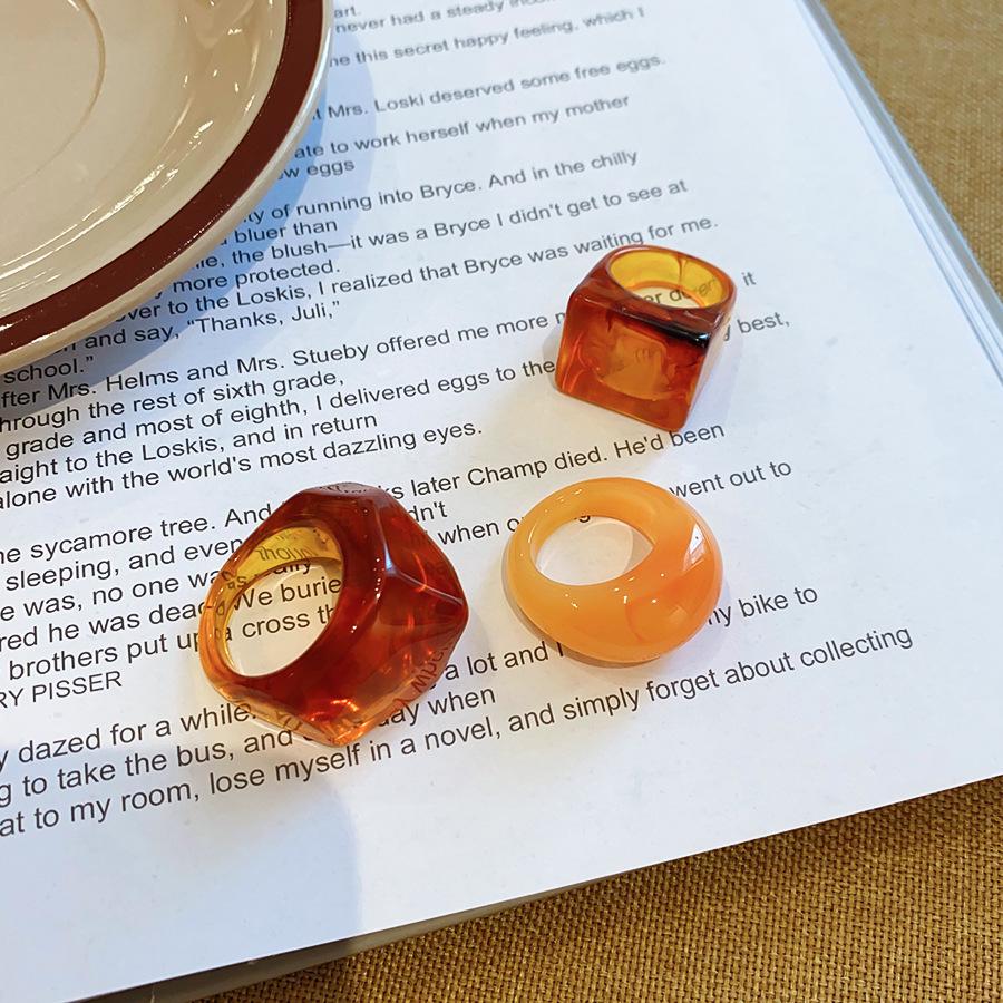 Exaggerated Gradient Resin Square Ring: Retro, High-End Style for Women