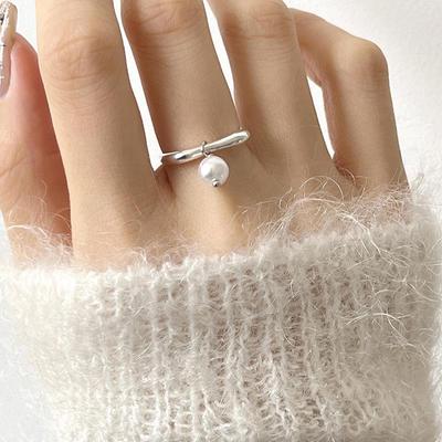 Stilvoller Ring mit offenem Perlenanhänger für Damen – vielseitig, hochwertig, süßes Design, trendiger Zeigefingerschmuck 2023.