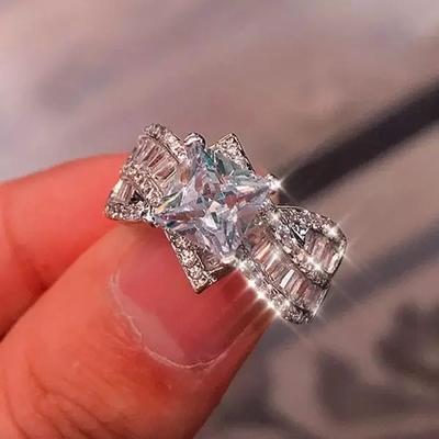 Creative Design Women Finger Rings Inlaid Elegant Princess Square Cubic Zirconia Luxury Wedding Engagement Rings Jewelry
