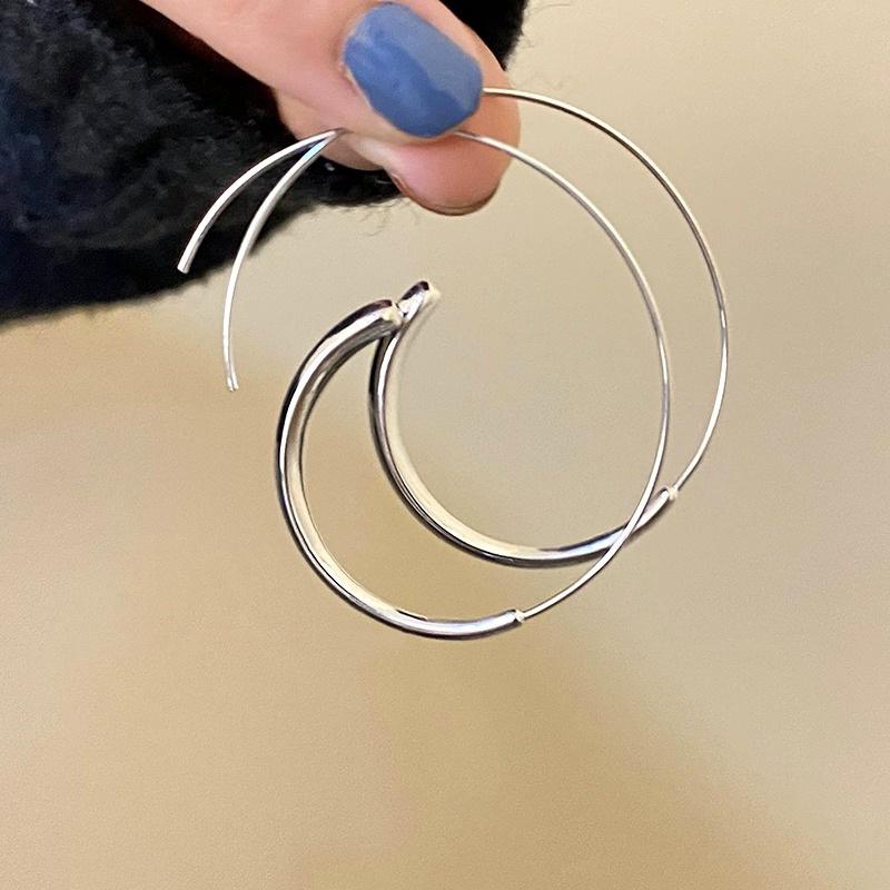 Unique Alloy Silver Circle Earrings For Women Minimalistic And Elegant Geometric Accessory Fashion