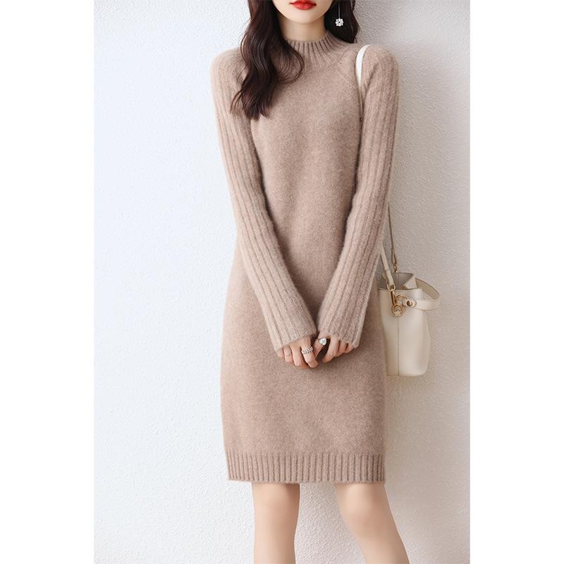 Damska sukienka dzianinowa w stylu koreańskim, dopasowana, 100% wełna - Półwysoki dekolt, pogrubiona na jesień/zimę