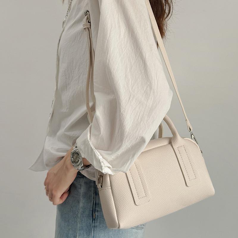 Tragbare Bowling-Kissen-Tasche Damen Herbst und Winter neu trendiges Nischendesign Textur Schulter Messenger Bag