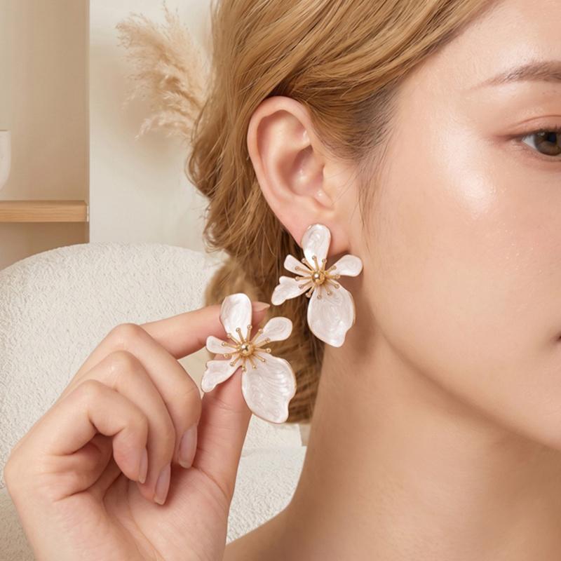 Exquisite Colorful Enamel Flower Stud Earrings for Women Retro Metal Irregular Floral Temperament Earrings Jewelry Holiday Party
