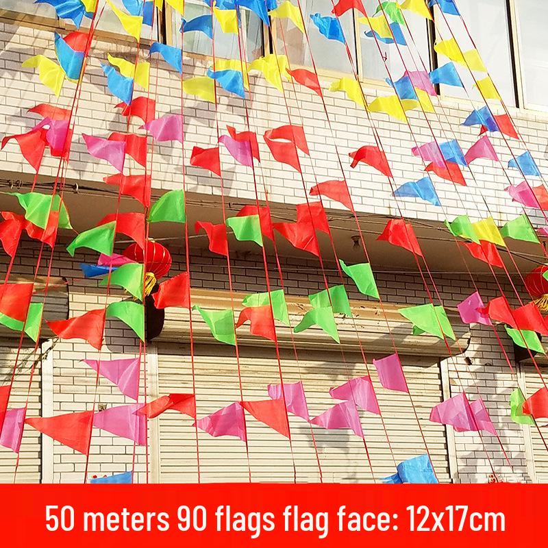 Разноцветный треугольный флаг-гирлянда для украшения улицы.