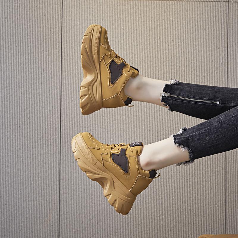 Scarpe da papà aumentano l'altezza interna anno primavera e autunno nuove suola spessa piccole scarpe singole sportive e per il tempo libero A