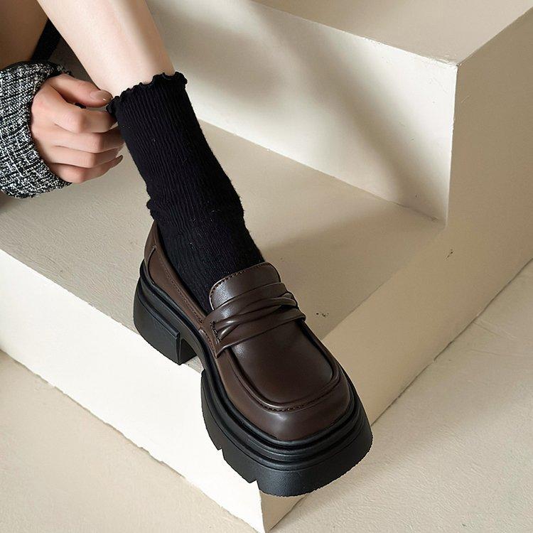 

Маленькие кожаные туфли женские 2025 весна и осень новые в британском стиле кожаный толстый каблук студенческие jk универсальные лоферы для юбки 40 коричневый