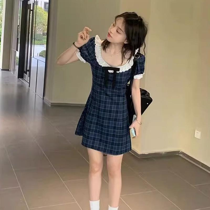 Neues Sommer Damen A-Linien Karokleid mit Puffärmeln und eckigem Ausschnitt