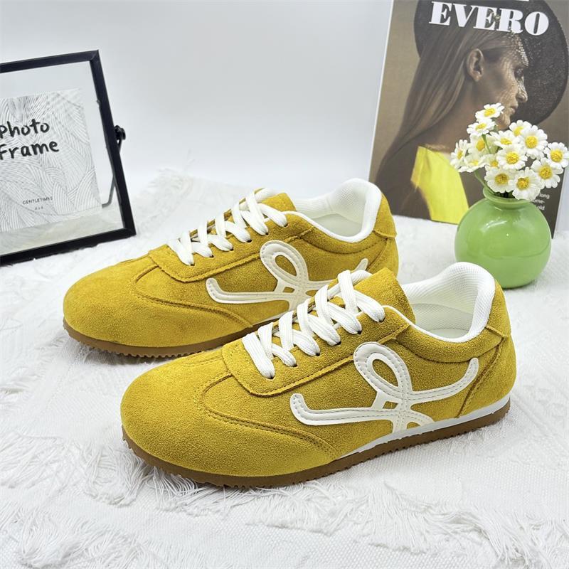 Retro flat-bottomed German training shoes women's 2025 autumn new super fire versatile little white shoes lightweight soft-soled sports and leisure