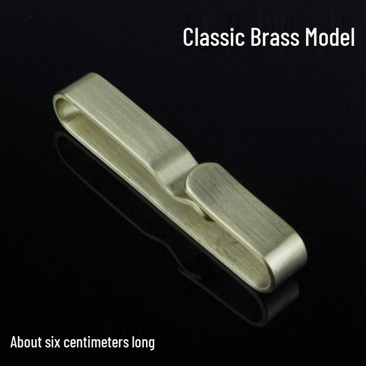 Handgefertigter Edelstahl-Schlüsselanhänger mit Leder-Gürtelschlaufe - Klassisches Sportaccessoire für Herren